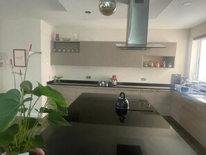 Electric kettle, toaster