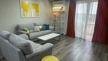 Una televisión de pantalla plana