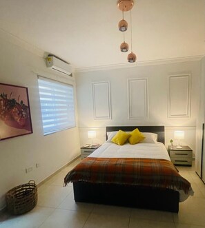 2 dormitoris, caixa forta a l'habitació i planxa i posts de planxar 