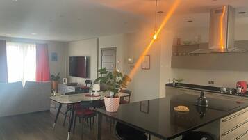 Hervidor eléctrico y tostadora