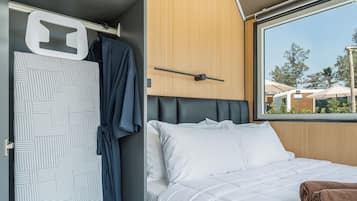 1 bedroom, blackout drapes, iron/ironing board, free WiFi