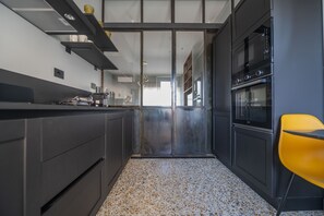 Kühlschrank, Mikrowelle, Ofen, Geschirrspüler