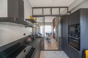 Kühlschrank, Mikrowelle, Ofen, Geschirrspüler