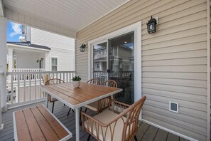 Outdoor dining - Capers Blade - Across From Beach - Garage (Myrtle Beach)