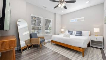 4 bedrooms, iron/ironing board, Internet, bed sheets
