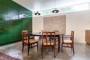 Apartment (2 Bedrooms) | Dining room