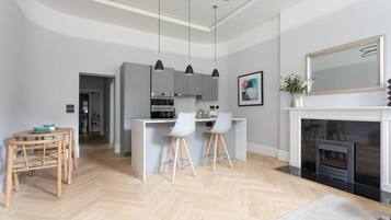 Apartment (2 Bedrooms) | Private kitchen | Oven, dishwasher, electric kettle