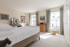 شقة (3 Bedrooms) | 3 عدّة غرف نوم ومكواة/لوح كي وأسرّة أطفال/رضّع وملاءات أسرّة