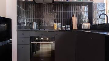 Apartment (2 Bedrooms) | Private kitchen | Oven, dishwasher, electric kettle