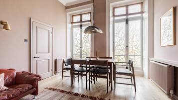 Apartment (2 Bedrooms) | Dining room