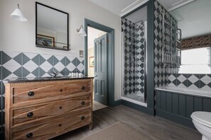 Apartment (3 Bedrooms) | Bathroom - William Mews by Onefinestay (London)