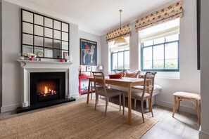 Apartment (3 Bedrooms) | Dining room - William Mews by Onefinestay (London)
