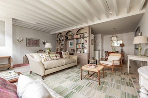 Living area - Cranley Mews VI by Onefinestay (London)