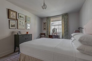 Apartment (2 Bedrooms) | 2 bedrooms, iron/ironing board, cribs/infant beds, bed sheets - Cranley Mews VI by Onefinestay (London)