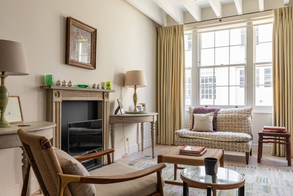 Apartment (2 Bedrooms) | Living area