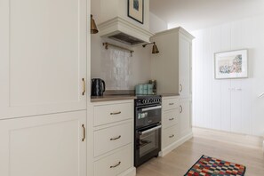 Apartment (2 Bedrooms) | Private kitchen