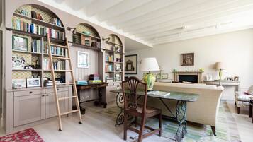 Apartment (2 Bedrooms) | Living area