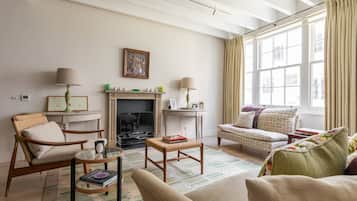 Apartment (2 Bedrooms) | Living area