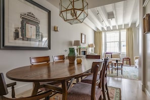 Apartment (2 Bedrooms) | Dining room