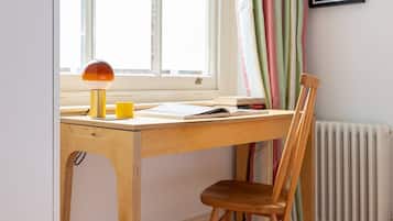 Apartment (2 Bedrooms) | 2 bedrooms, iron/ironing board, cots/infant beds, bed sheets