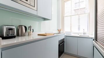 Departamento (2 Bedrooms) | Cocina privada | Refrigerador, microondas, horno y lavavajillas