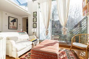 公寓 (4 Bedrooms) | 起居區 | 電視