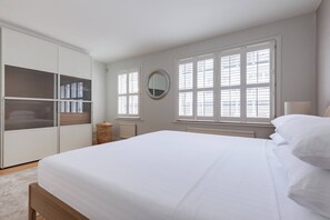 Lägenhet (3 Bedrooms) | 3 sovrum, strykjärn/strykbräda, barnsängar och sängkläder