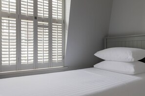 Apartment (3 Bedrooms) | 3 bedrooms, iron/ironing board, cribs/infant beds, bed sheets - Canning Place Mews by Onefinestay (London)