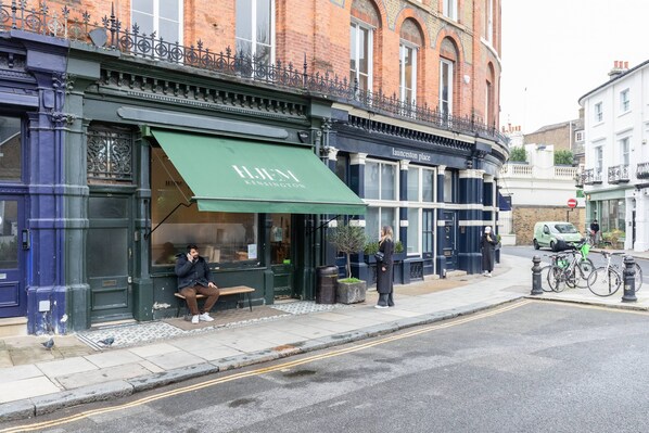 Exterior - Canning Place Mews by Onefinestay (London)