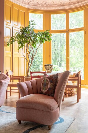 Appartement (3 Bedrooms) | Coin séjour