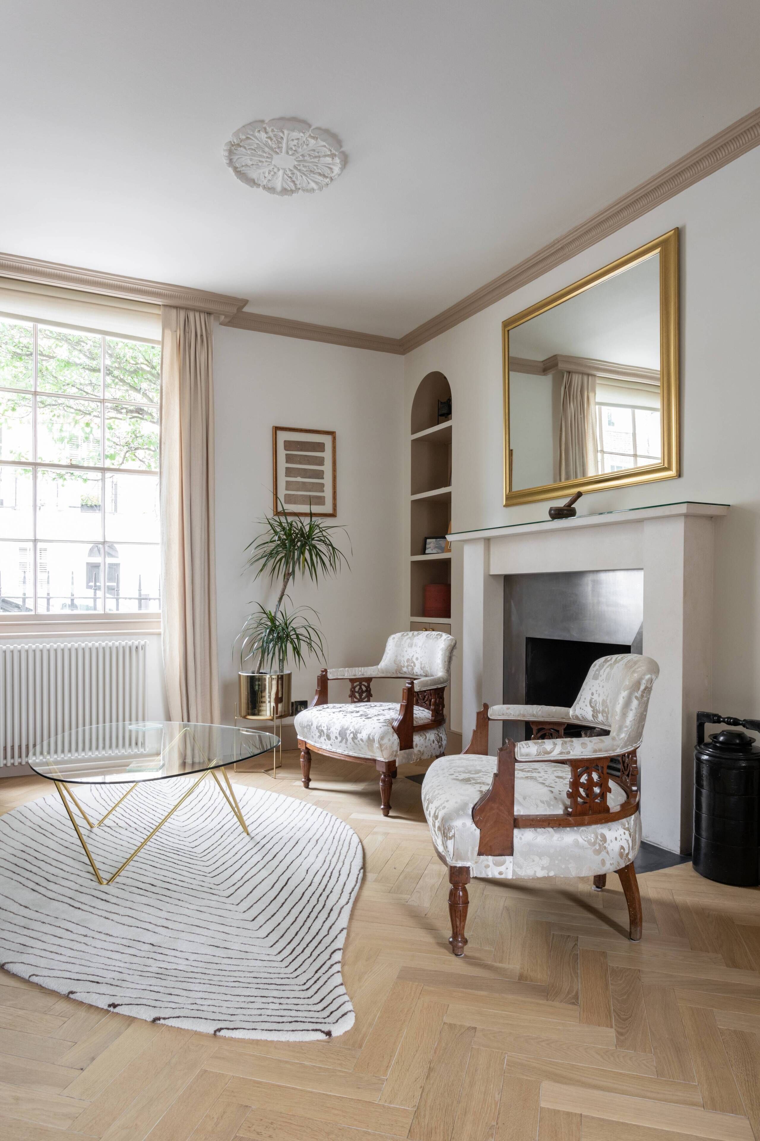 Apartment (4 Bedrooms) | Living area | TV