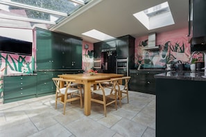 Apartment (4 Bedrooms) | Private kitchen