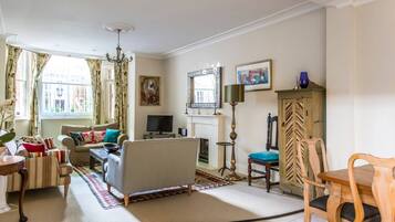 Apartment (2 Bedrooms) | Living area | TV