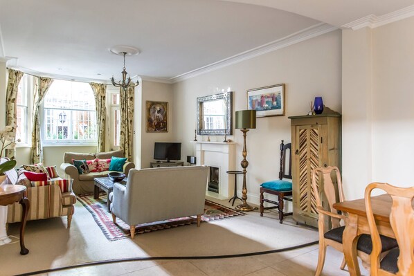 Apartment (2 Bedrooms) | Living area