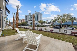 Terrace/patio - Topsail Jewel•Steps to Ocean•Private Garage (Myrtle Beach)