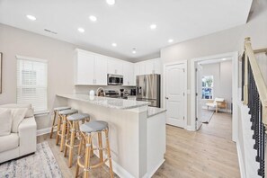 Interior - Topsail Jewel•Steps to Ocean•Private Garage (Myrtle Beach)