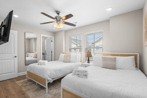 5 bedrooms, iron/ironing board, Internet, bed sheets