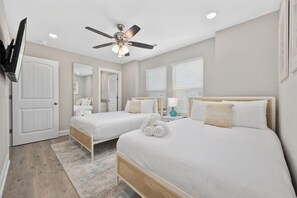 5 bedrooms, desk, iron/ironing board, travel cot - Topsail Jewel • Steps to Ocean •Private Garage (Myrtle Beach)