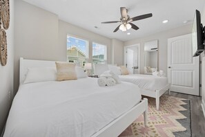 5 bedrooms, desk, iron/ironing board, travel crib