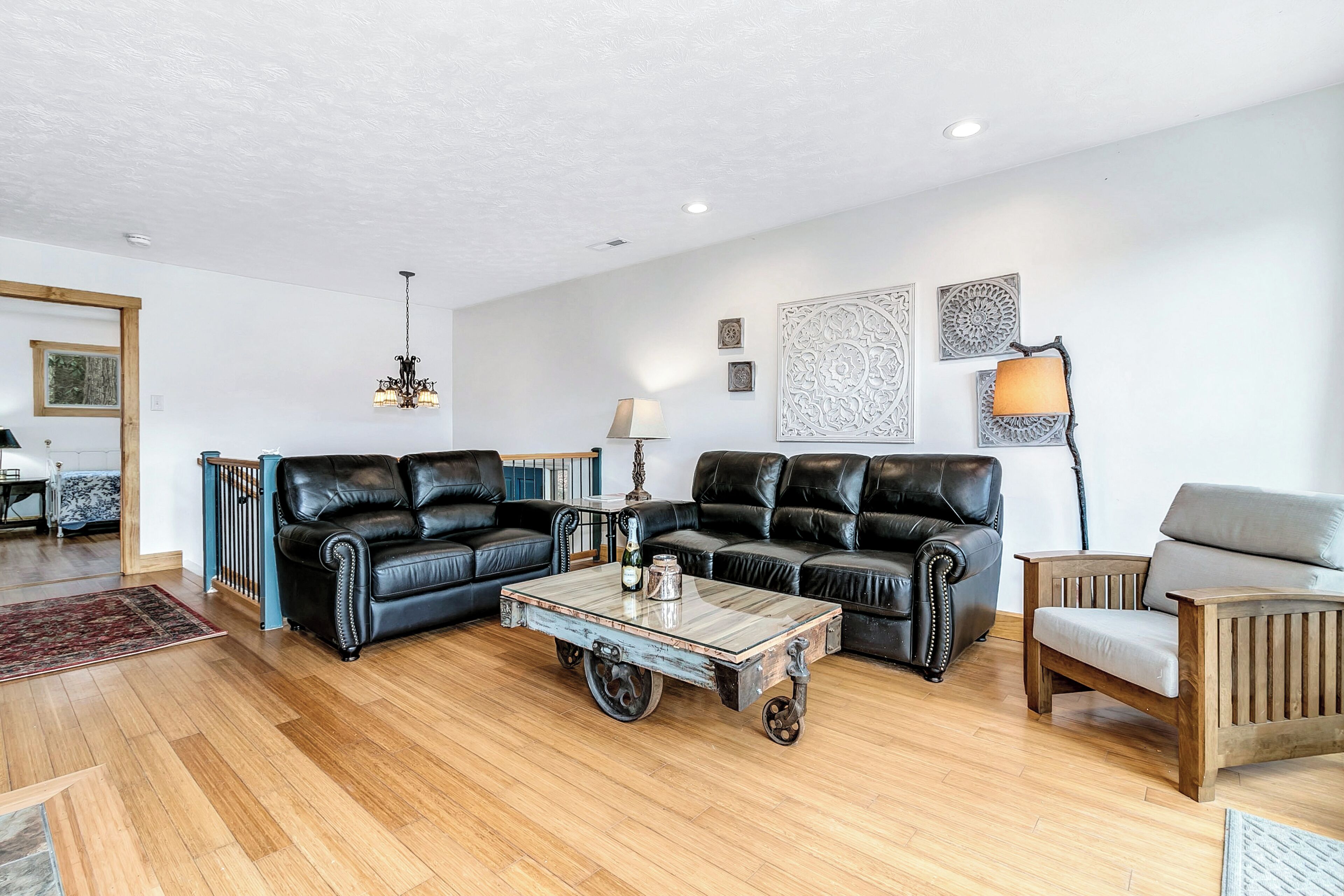 Signature House, 3 Bedrooms, Patio, Mountain View | Living room | 49-inch Smart TV with cable channels, fireplace