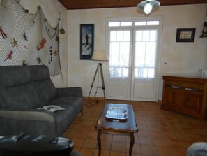TV - House in Fromentine, 75m², 4 ppl, quiet garden (La Barre-de-Monts)