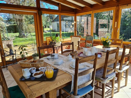 Grande maison calme avec jardin et rivière