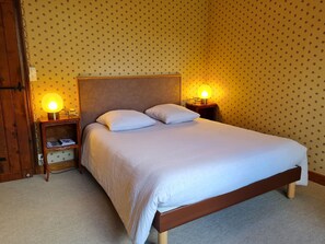 2 bedrooms, bed sheets