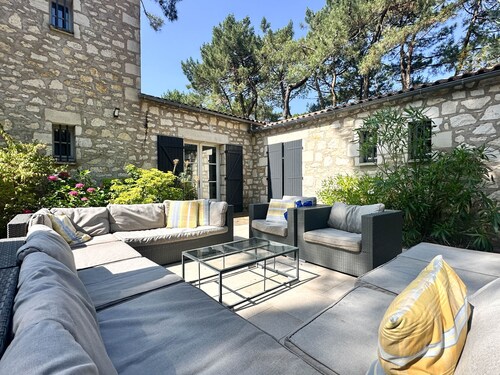 Modern villa with pool for 8 people - La Palmyre