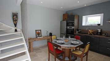Kühlschrank, Mikrowelle, Geschirrspüler