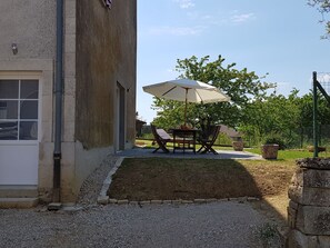 Outdoor dining - Charming cottage in the heart of the Vosges (Removille)