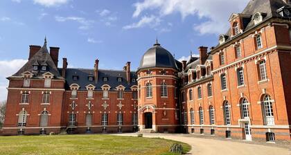 Charmantes Schloss-Ferienhaus mit WLAN und Terrasse in Sologne