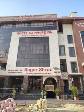 Front of property - Hotel Sapphire Inn (Gorakhpur)