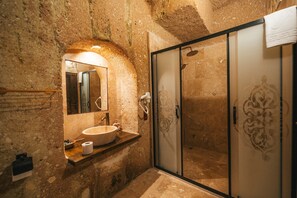 Chambre Tradition, piscine privée | Salle de bain