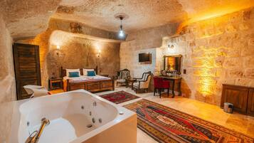 Traditional Room, Courtyard View | Premium bedding, free cribs/infant beds, rollaway beds, free WiFi